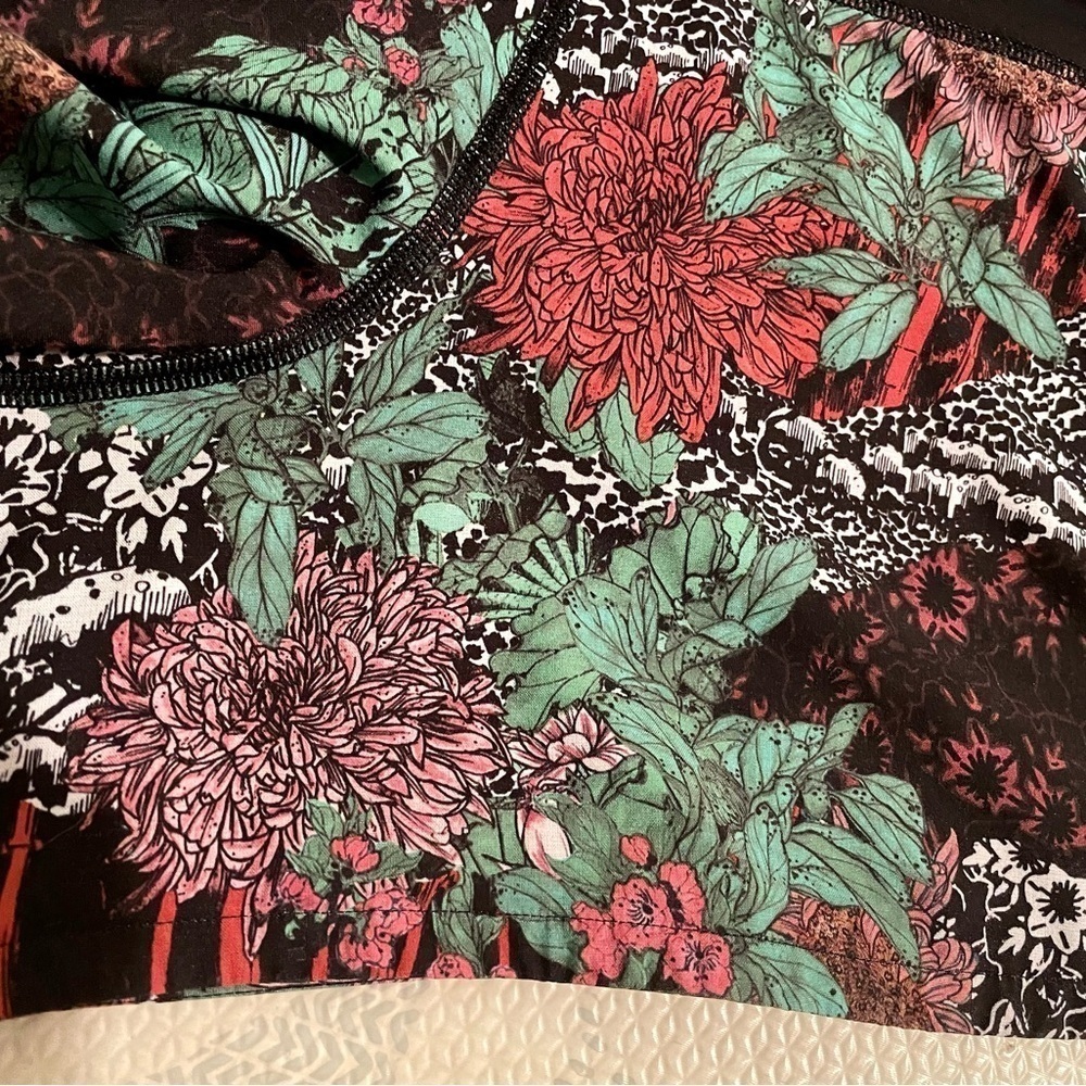 Lululemon Run Times 4" Shorts Zen Garden Size 4 - Picture 9 of 13